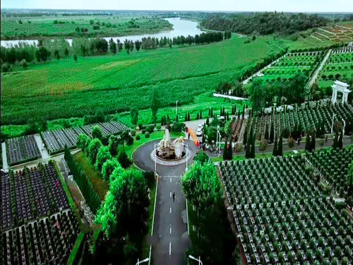 龙生墓园
